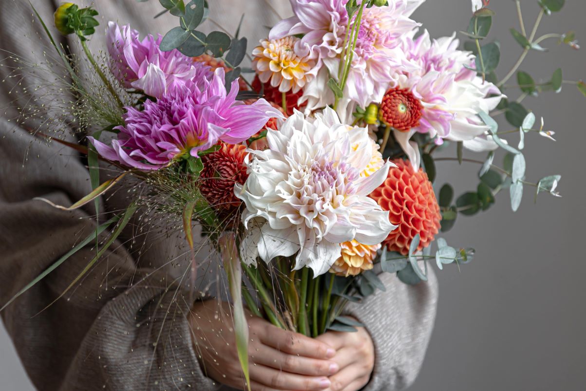 A woman's holding a lovely bouquet of flowers from Homm Flower